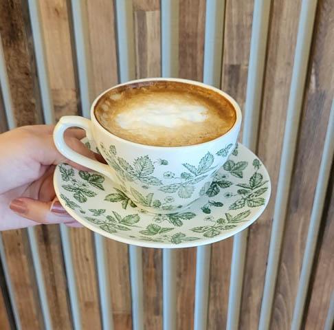 Le café Bervig est un endroit cosy, idéal pour passer des moments gourmands et de détente.
